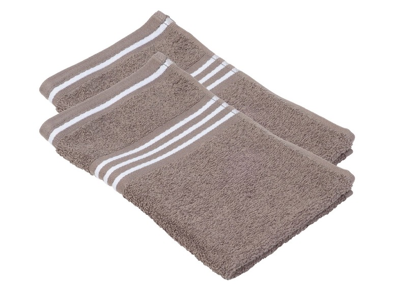 Deux serviettes de bain pliées avec des rayures blanches.