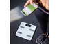 Une balance SilverCrest blanche et un smartphone