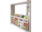 Een houten speelgoedwinkel met fruit, groenten en sap.