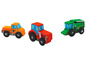 Un camion orange, un tracteur rouge et une moissonneuse-batteuse GreenBerg verte.