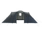 Een zwarte tent met blauwe accenten en een gaasvenster.