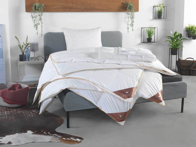 Couette blanche de la marque 