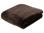 Een bruine fleece deken, gevouwen.