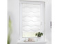 Un store enrouleur blanc avec un motif de vagues sur une fenêtre.