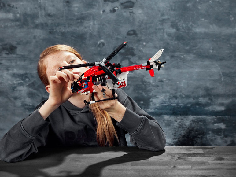 Ga naar volledige schermweergave: LEGO® Technic Reddingshelikopter (42092) - afbeelding 10