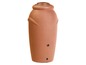 Terracotta regenwaterton voor het verzamelen van regenwater.