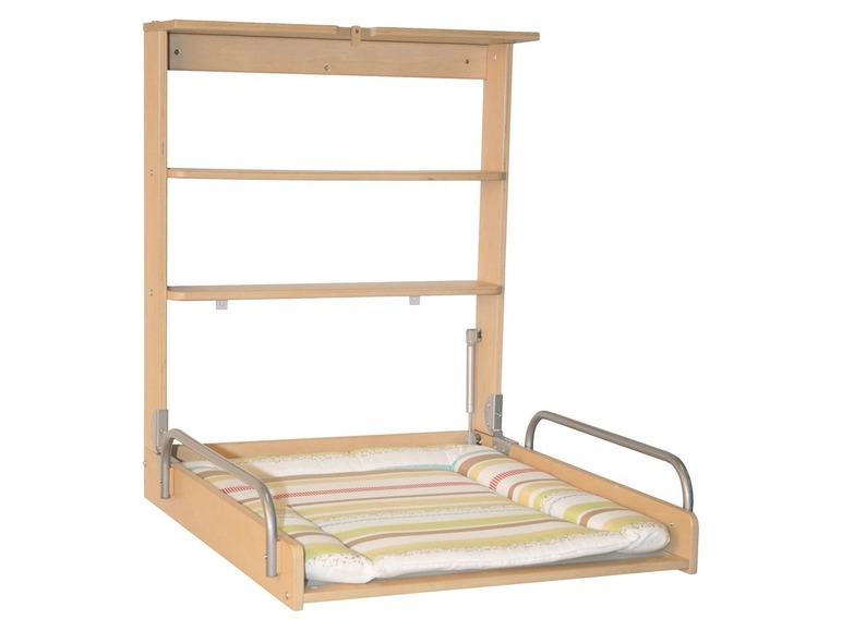 Een houten verschoningskussen met een opklapbaar rek.