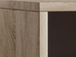 Détail d'une étagère en bois.