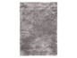 Un tapis gris doux.