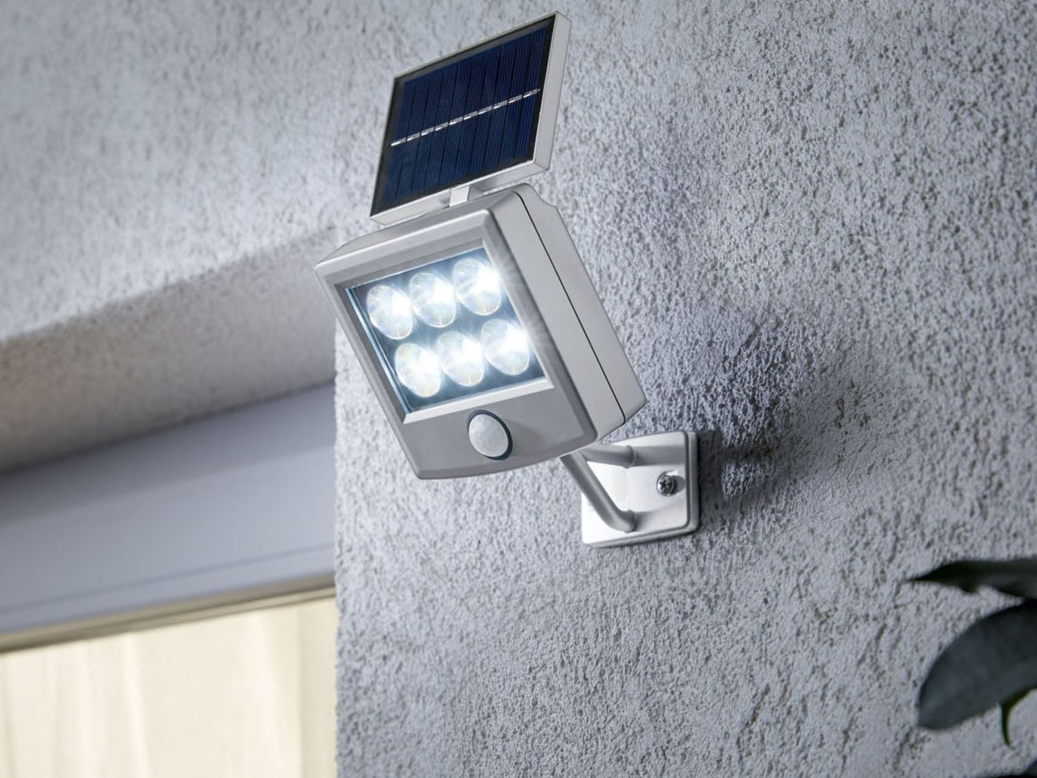 Projecteur solaire LED extérieur Livarno Home - 2 lampes inclinables /  rotatives, avec détecteur de mouvements et de crépuscule –
