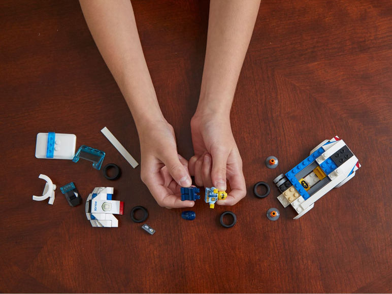Aller en mode plein écran LEGO® City Voiture de police (60239) - Photo 9
