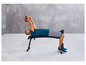 Un homme faisant des exercices avec un kettlebell sur un banc.