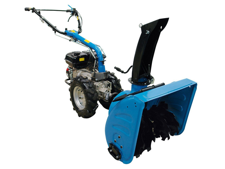 Une souffleuse à neige bleue avec un moteur et des roues.