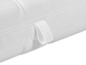 Un matelas blanc avec une fermeture éclair et une poignée.
