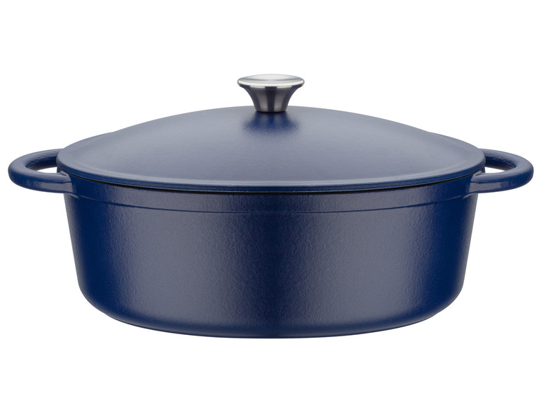 Een blauwe gietijzeren braadpan met deksel.