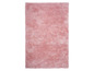 Un tapis rose à la texture douce et moelleuse.