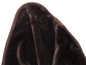 Een bruin, zacht fleece deken.