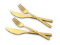 Deux fourchettes et couteaux dorés de la marque Echtwerk.