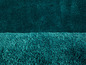 Deux tapis bleu foncé et moelleux.