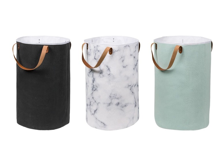 Trois paniers de rangement avec des poignées en cuir, un noir, un à imprimé marbré et un vert menthe.
