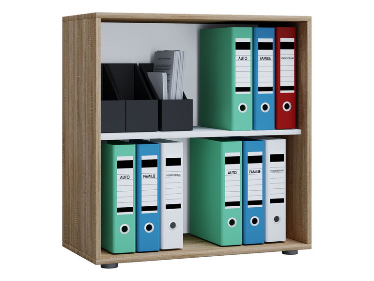 Een houten kast met mapjes voor auto, familie en verzekering.