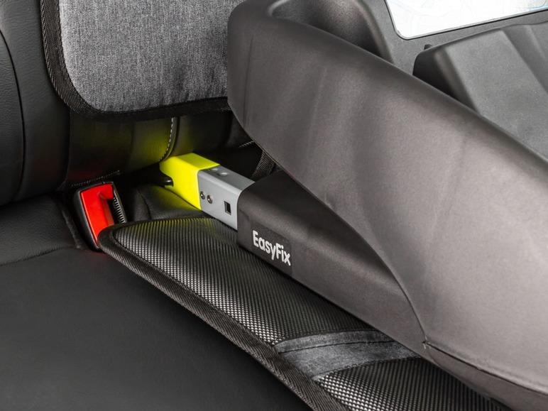 Un système EasyFix pour fixer un siège auto dans une voiture.