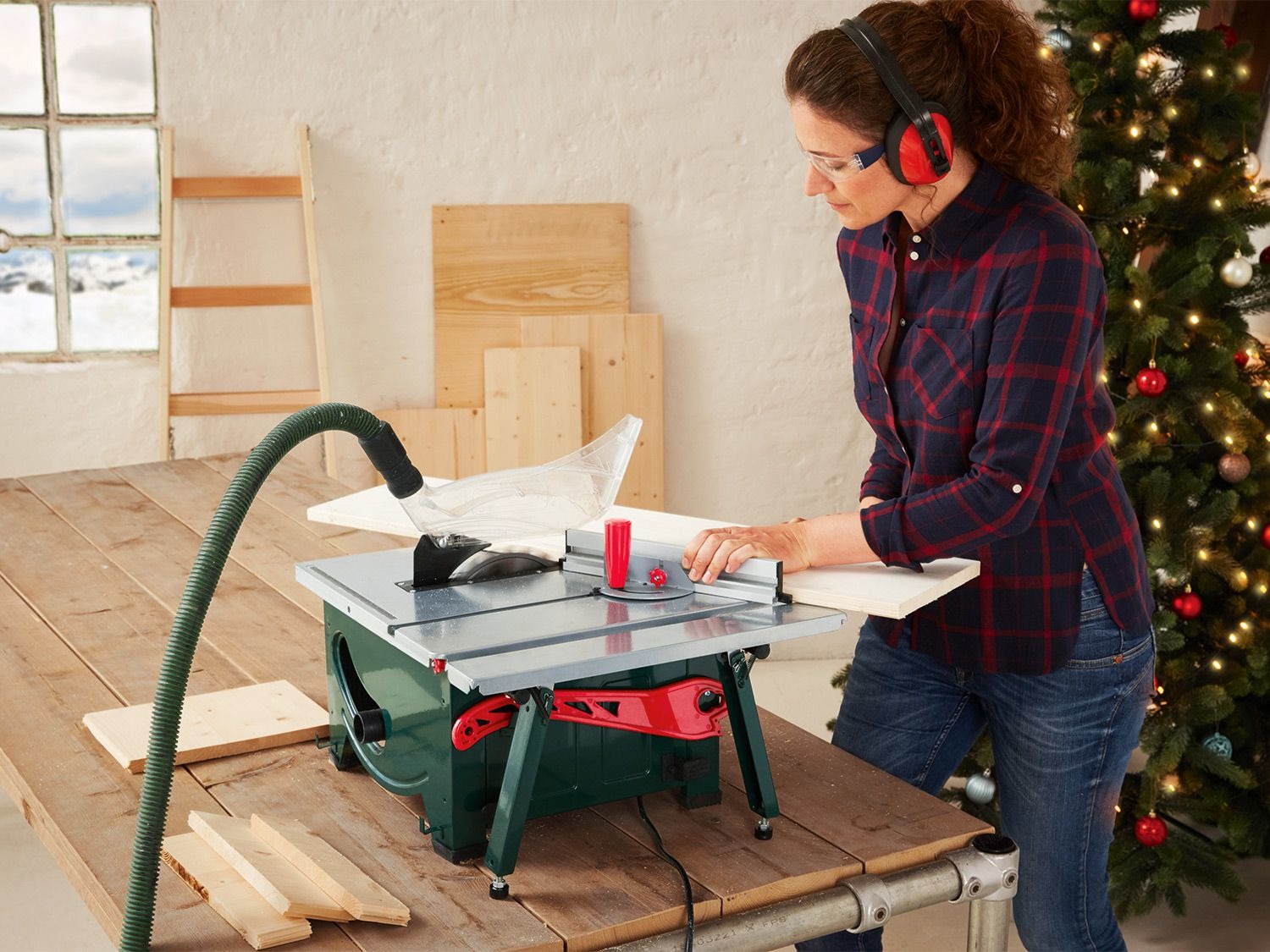 MOBILE BENCH CIRCULAR SAW. Lidl Parkside. PMTS 210 A1. Extensible small saw  bench. 