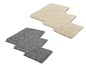 Drie badmatten in verschillende maten, beige en grijs.
