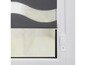 Un store enrouleur gris et blanc avec un motif ondulé.