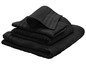 Pile de serviettes de bain noires, y compris une serviette à main
