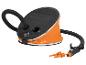 Pompe à pied Crivit orange avec deux embouts.