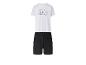 Wit T-shirt met hondenprint en 'Be My Valentine' tekst, gecombineerd met zwarte shorts.