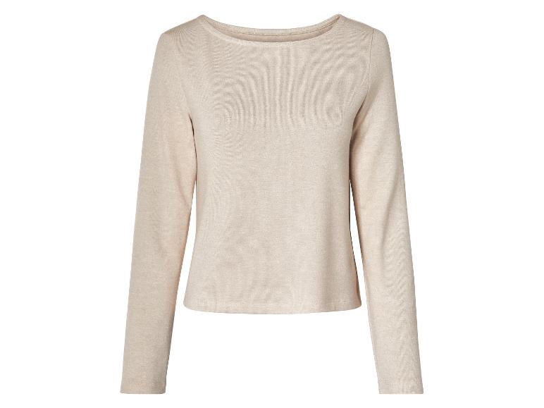 Beige trui met lange mouwen.