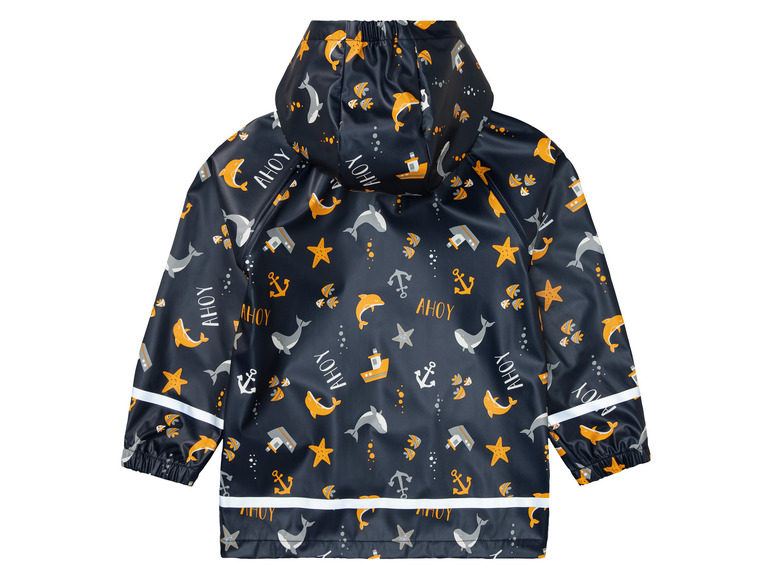 Un imperméable bleu marine à thème nautique, avec des images de dauphins, d'ancres et de bateaux.