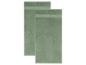 Twee groene badhanddoeken met een getextureerde rand, licht verspringend.