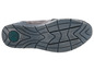 De onderkant van een donkergrijze sneaker met een rubberen zool.
