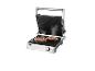 Elektrische grill met gegrilde steaks.