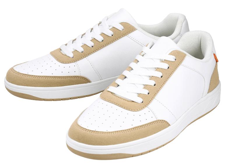 Witte sneakers met beige suède details en witte veters.