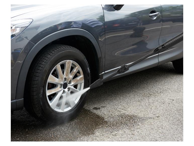 Auto wassen met hogedrukreiniger.
