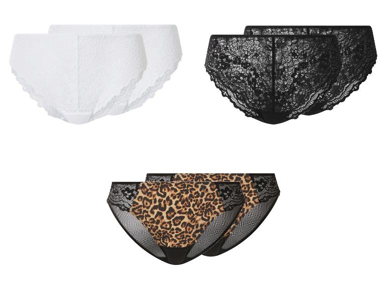 Lot de trois culottes en dentelle blanches, noires et imprimé léopard.