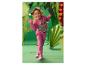 Roze kinderjoggingpak met dinosaurus- en puppyprint, in een jungle-setting.