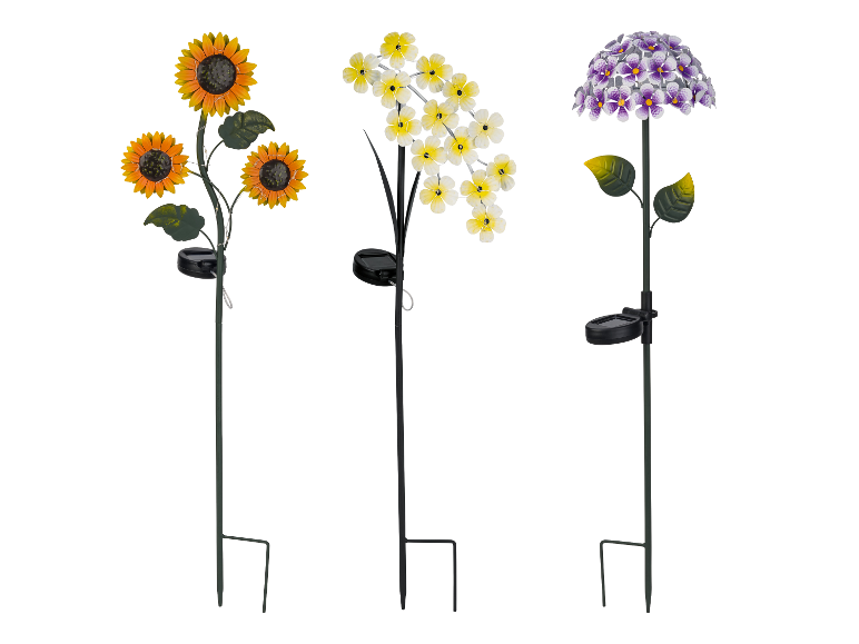 Drie solar tuinlampen in de vorm van bloemen: zonnebloemen, witte bloesems en paarse hortensia's.