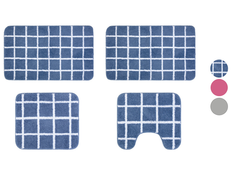 Quatre tapis de bain à carreaux bleu et blanc.