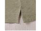 T-shirt en lin vert olive, détail de la couture.