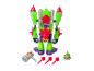 Jouet robot vert et rouge avec accessoires et une petite figurine.