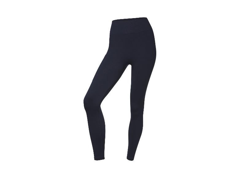 Un legging noir sans couture.