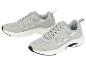 Twee grijze sportschoenen met mesh details en witte zolen