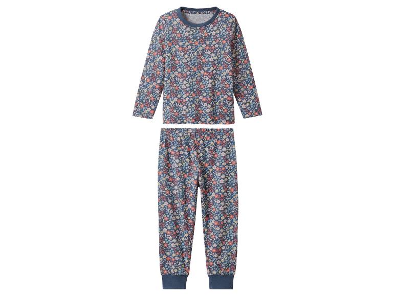 Kinderpyjama met bloemenprint.