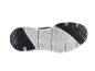 Zool van een zwart-witte sneaker met een gestructureerd grippatroon.