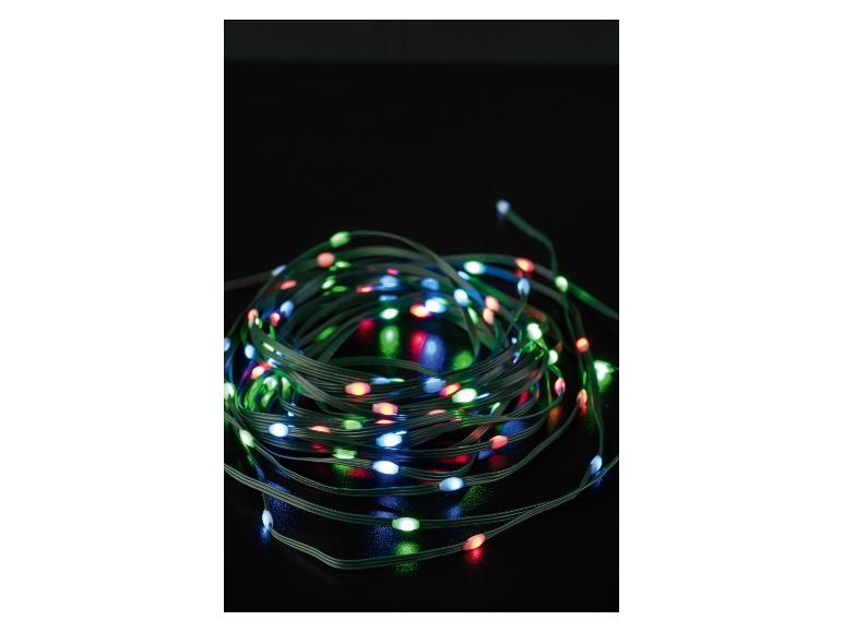 Guirlande lumineuse LED multicolore enroulée sur fond noir